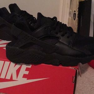 foot locker huaraches womens